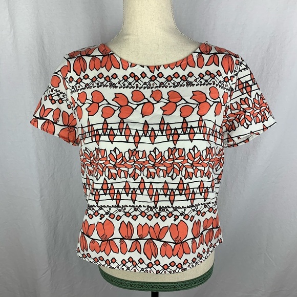 bcnu Tops - BCNU floral cropped top